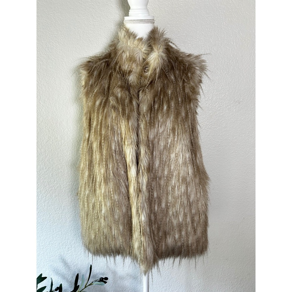 Aspen Collection Faux Fur Bridal Vest | Winter Bride | Taupe Ivory - Picture 3 of 7